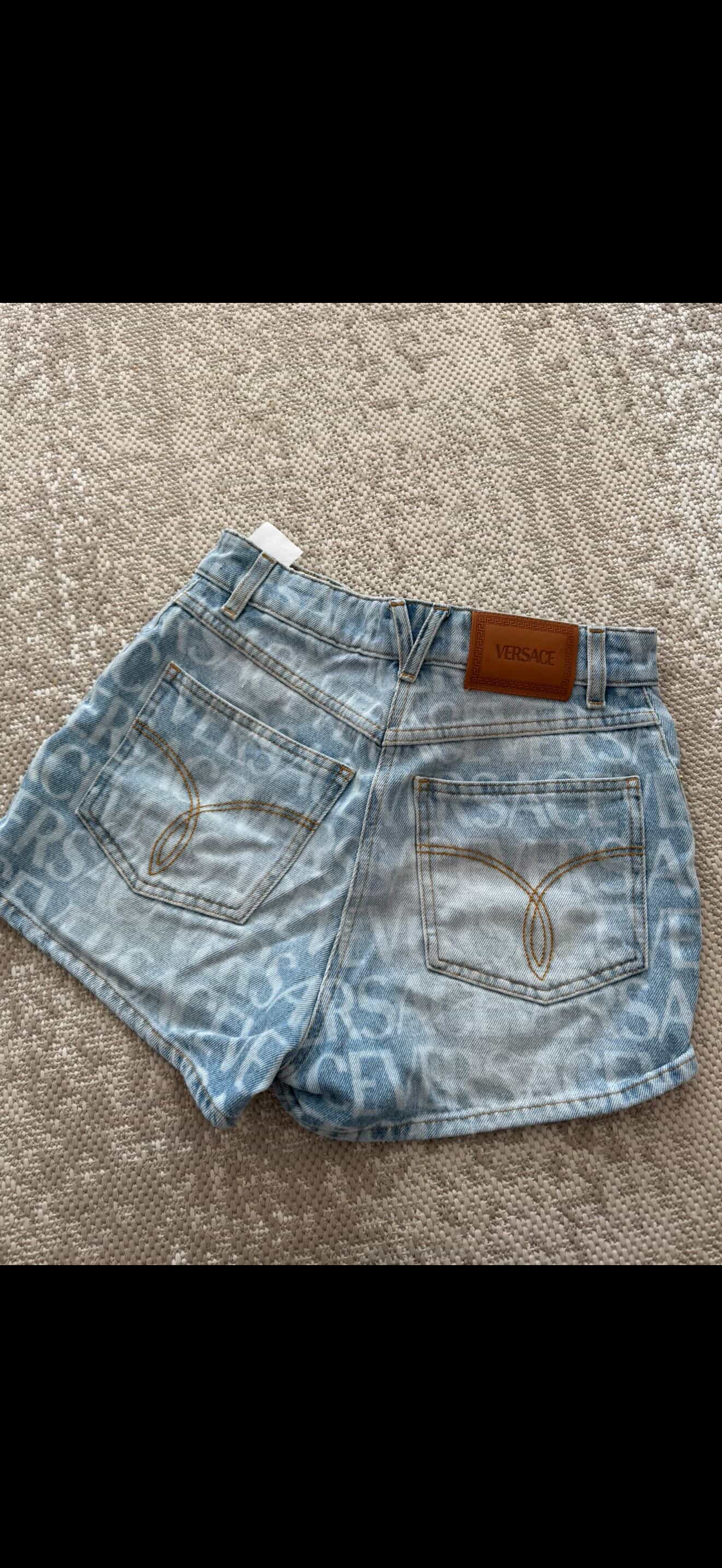 Authentic VERSACE Logo Denim Shorts – Size 27 – Pristine Condition