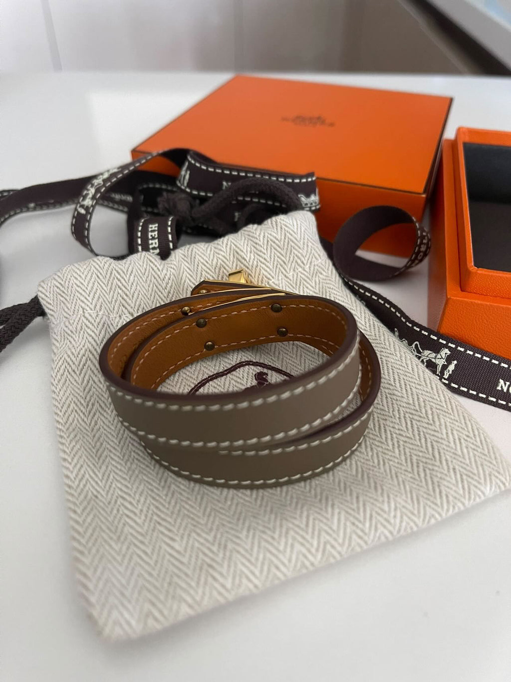 Hermès Kelly Double Tour Bracelet Gris Étain Gold Hardware | Luxury Leather Bracelet