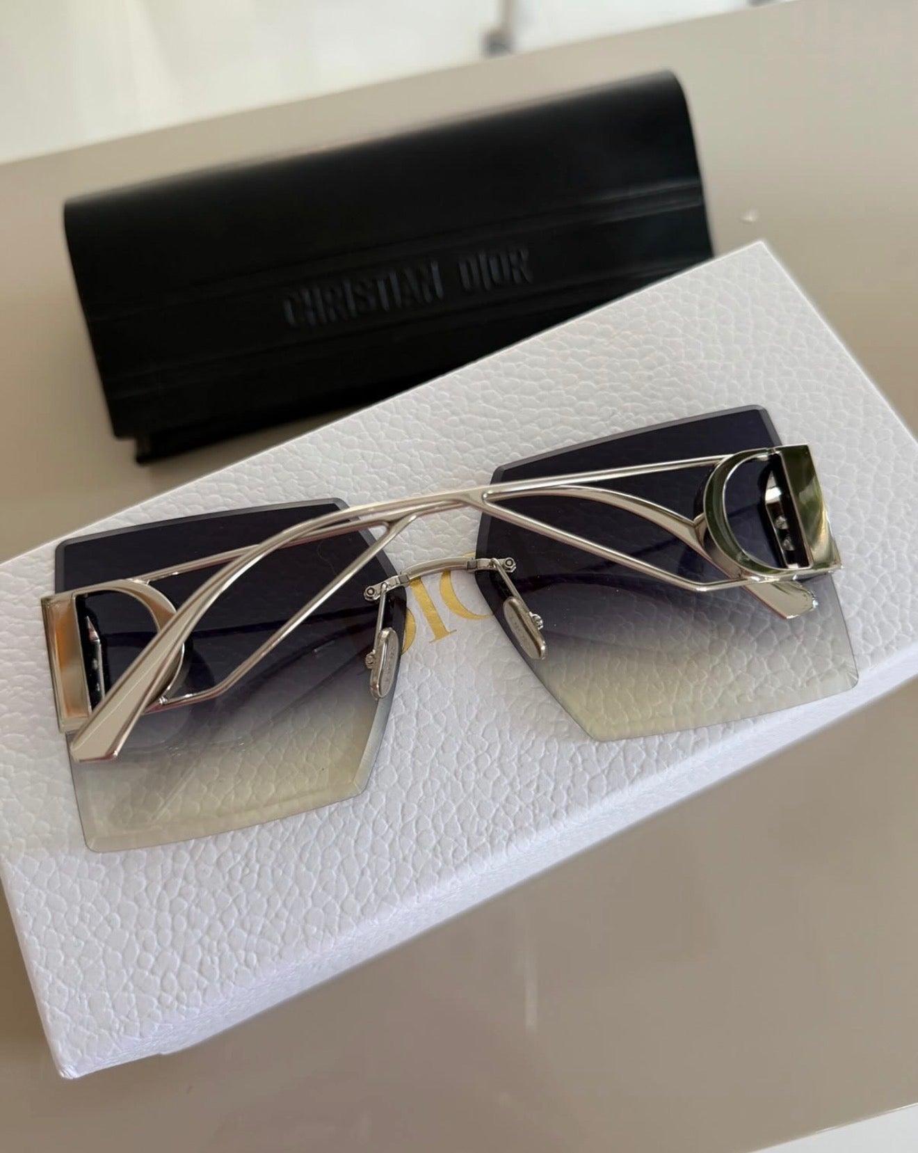 Dior 30Montaigne S7U Rimless Square Sunglasses – Silver & Blue-to-Clear Gradient