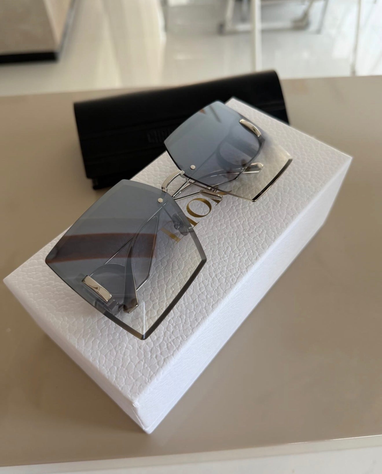 Dior 30Montaigne S7U Rimless Square Sunglasses – Silver & Blue-to-Clear Gradient