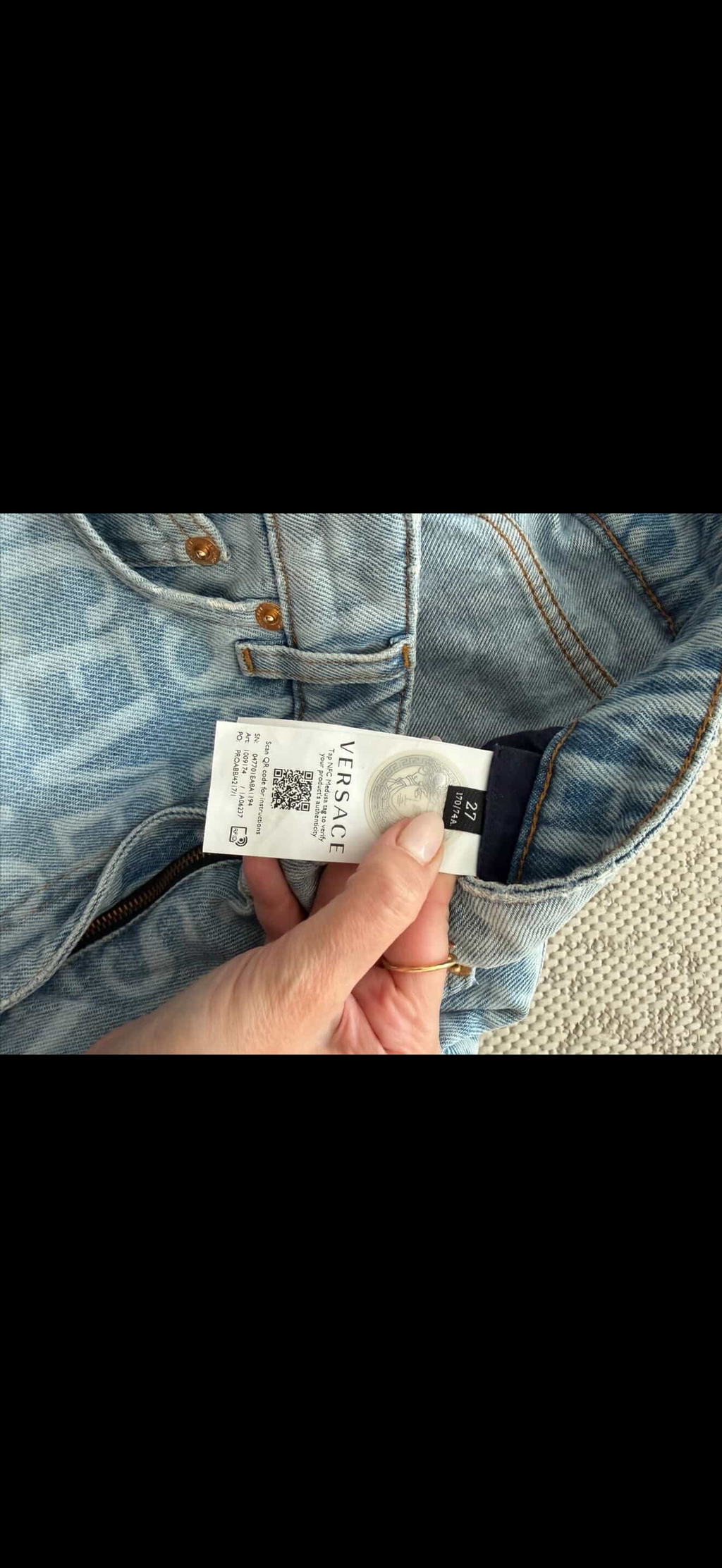 Authentic VERSACE Logo Denim Shorts – Size 27 – Pristine Condition