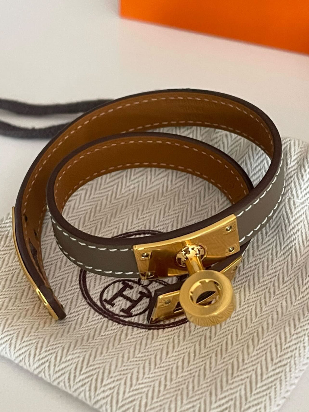 Hermès Kelly Double Tour Bracelet Gris Étain Gold Hardware | Luxury Leather Bracelet