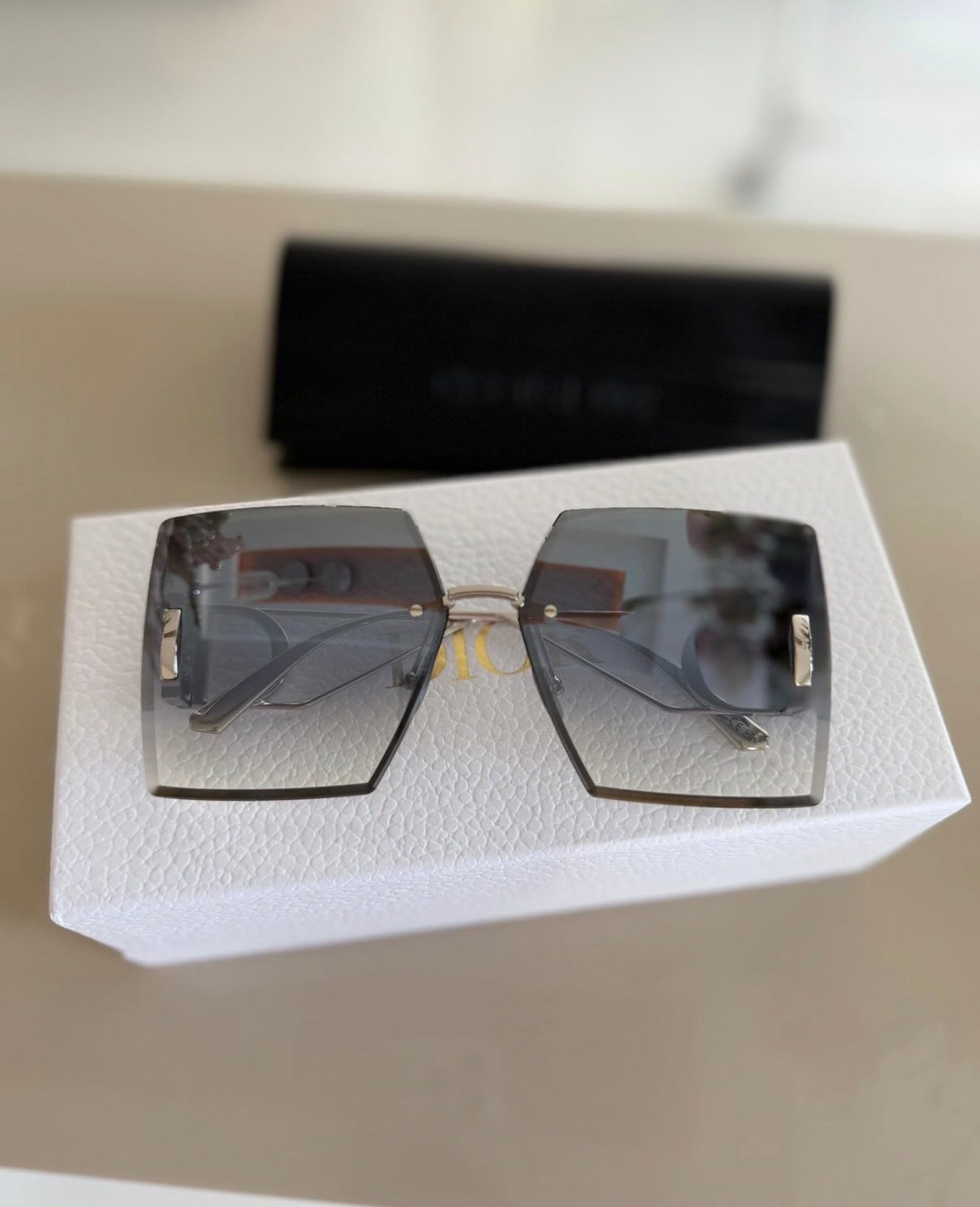 Dior 30Montaigne S7U Rimless Square Sunglasses – Silver & Blue-to-Clear Gradient