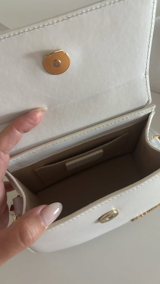 Jacquemus Le Chiquito Moyen – White Leather / Luxury Brands Malta/ Pre Loved/ pre Owned