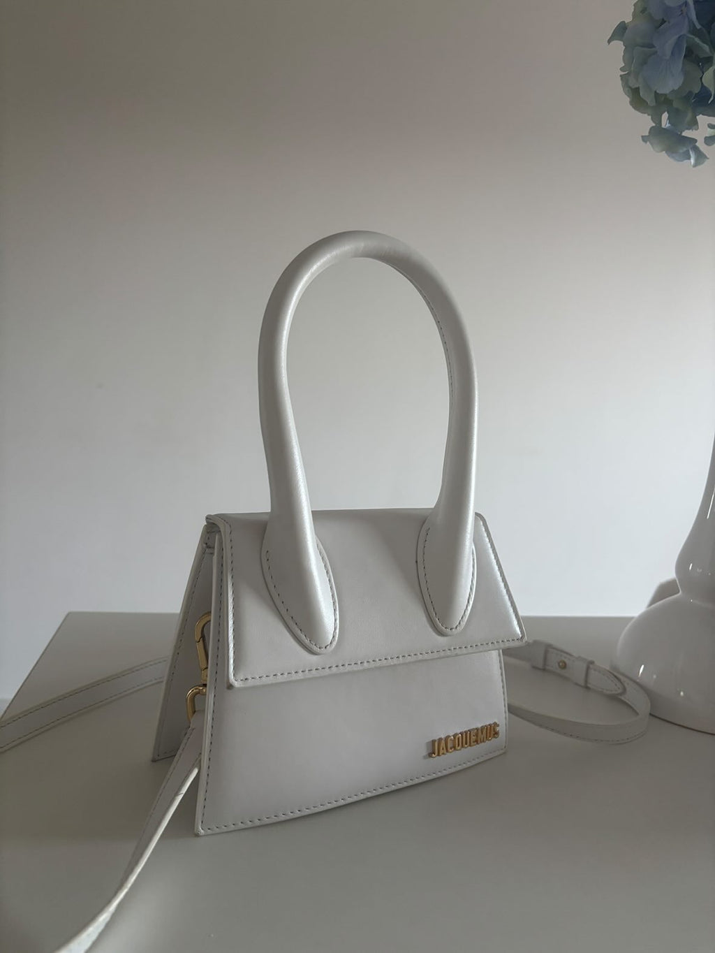 Jacquemus Le Chiquito Moyen – White Leather / Luxury Brands Malta/ Pre Loved/ pre Owned