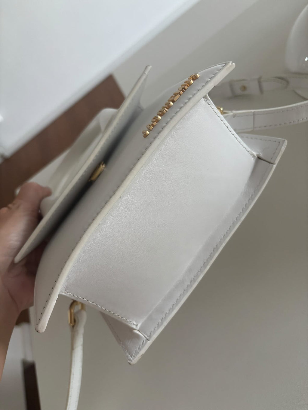 Jacquemus Le Chiquito Moyen – White Leather / Luxury Brands Malta/ Pre Loved/ pre Owned